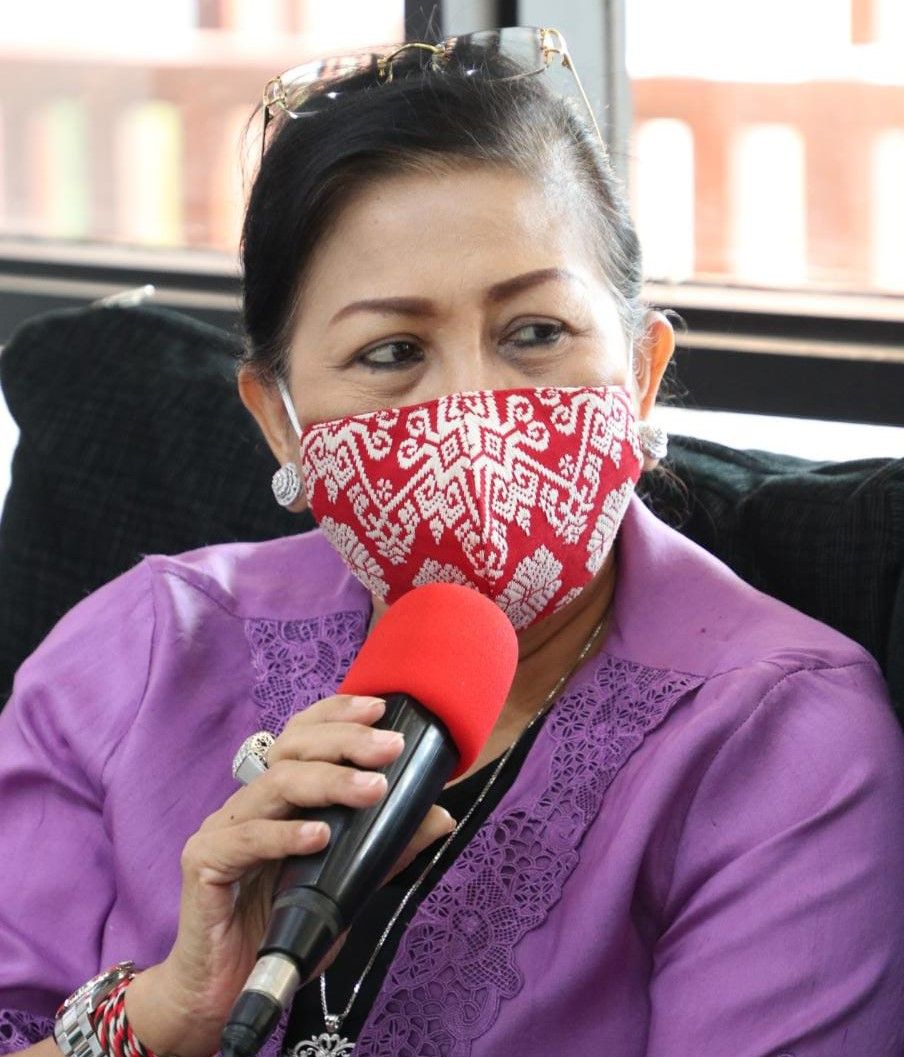 podiumnews.com-Masa Pandemi, Ny. Putri Koster Ajak Kreatif Mencari Tambahan Pemasukan Keluarga 